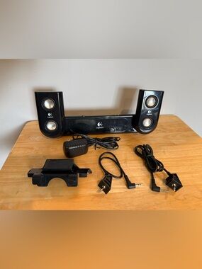 Logitech PlayGear Amp Speaker For PlayStation Portable PSP Case and User Guide